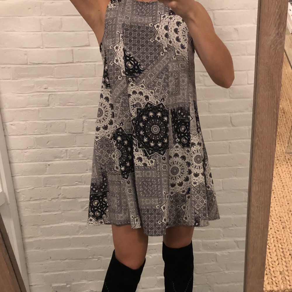 Zara gray printed high cut flowy dress sz medium